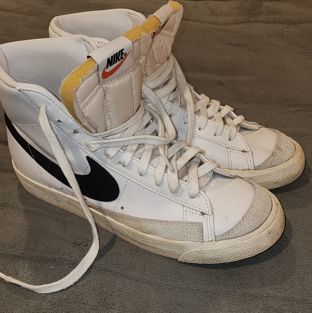 Women’s Nike Blazer Mid ‘77 in size 10